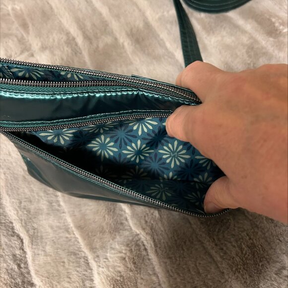Dash Crossbody Bag Wickedly Green NWT $70 - Picture 5 of 6